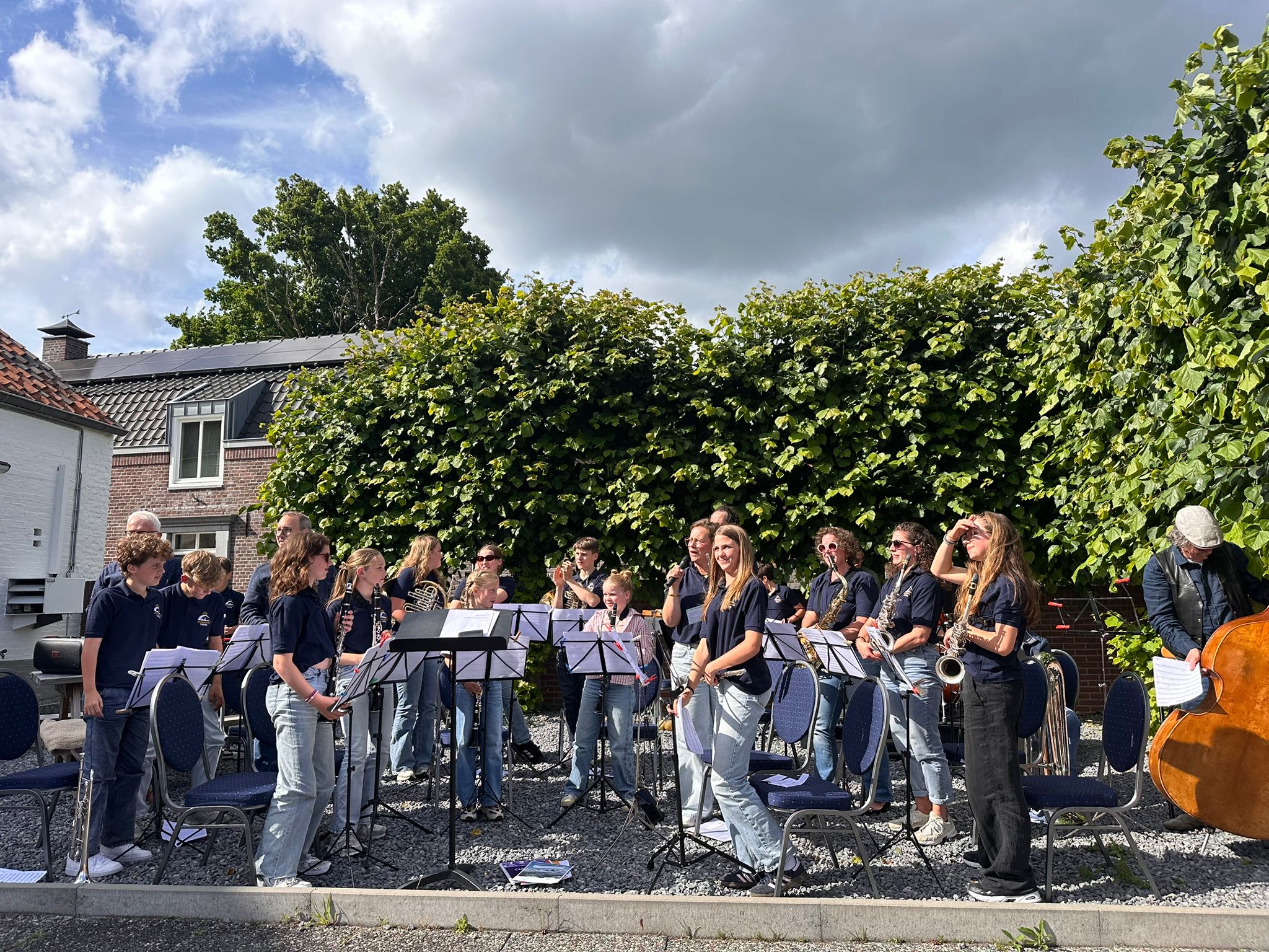 Zomers feestje: Onze jeugdband blies Clevers (bijna) omver! 🎸🍦