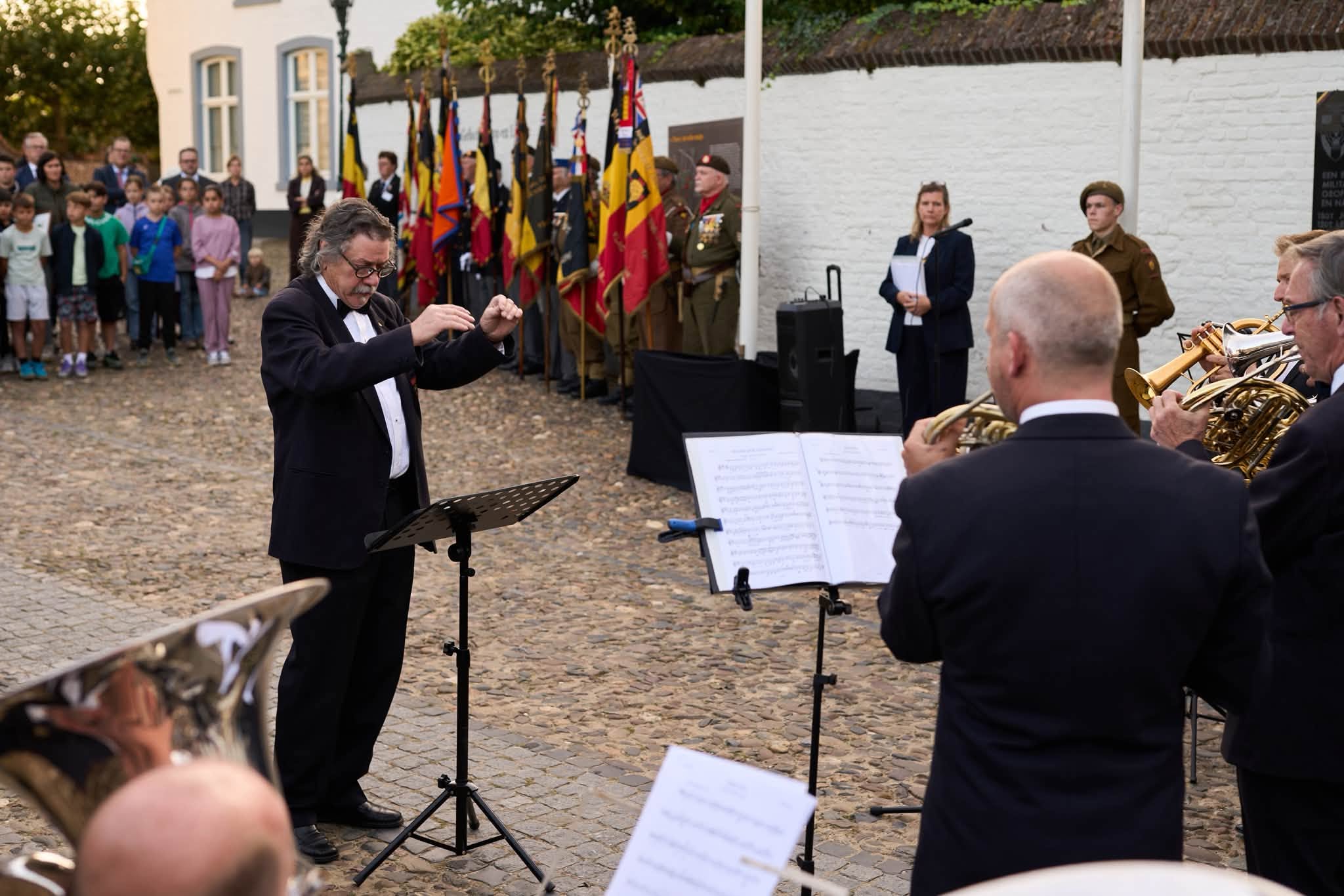 Muzikale omlijsting Brigade Piron.